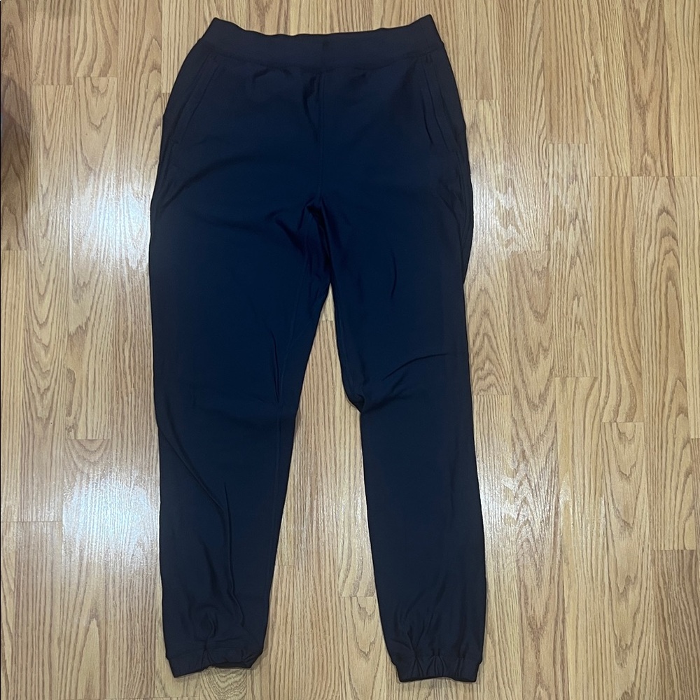 Lululemon Women’s *FLEECE LINED* adaptive state jogger. Like new. Size 6.